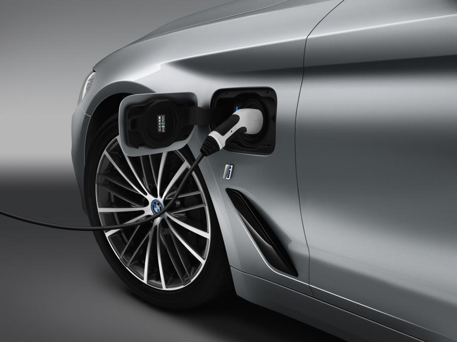Детали экстерьера BMW 530e 2017 года  (WW) (фото 49 из 57)